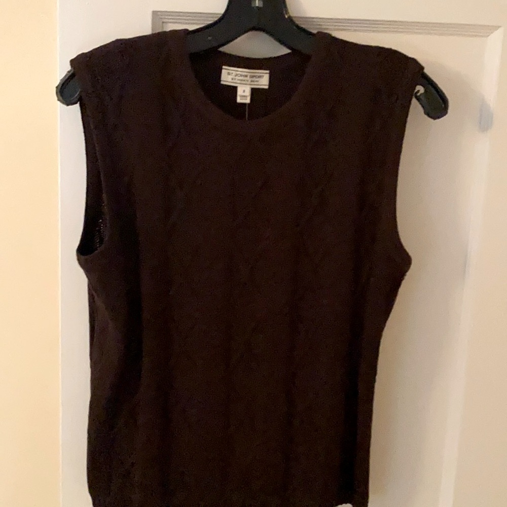 St. John Sport top size S
